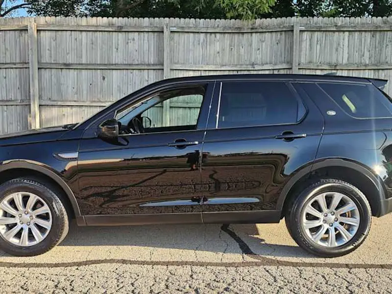 2019 Land Rover Discovery Sport SE — photo 2 of 8