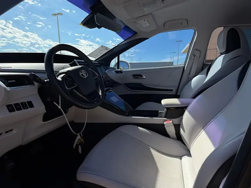 2019 Toyota Mirai — photo 6 of 8