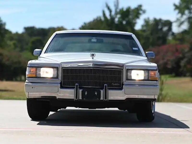 1991 Cadillac Brougham d'Elegance — photo 4 of 8