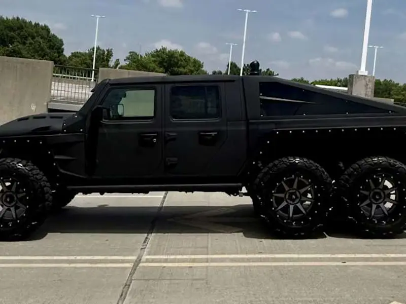 2021 Jeep Gladiator Apocalypse Hellfire 6x6 — photo 2 of 8