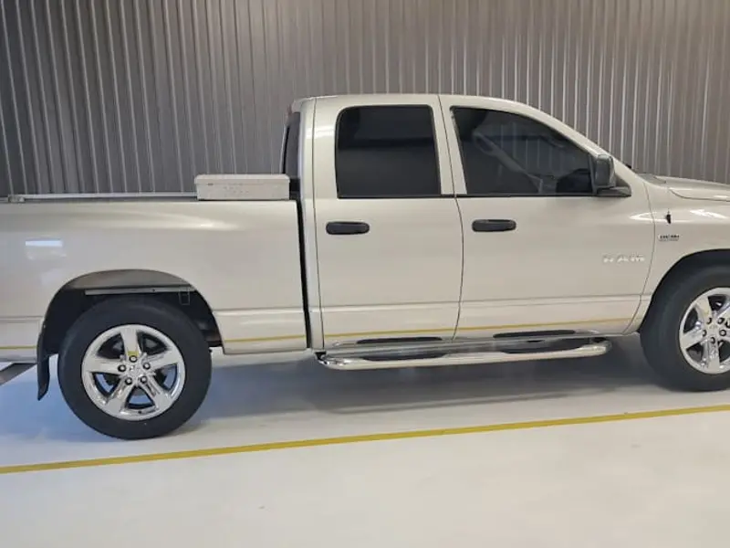 2008 Dodge Ram 1500 — photo 2 of 8