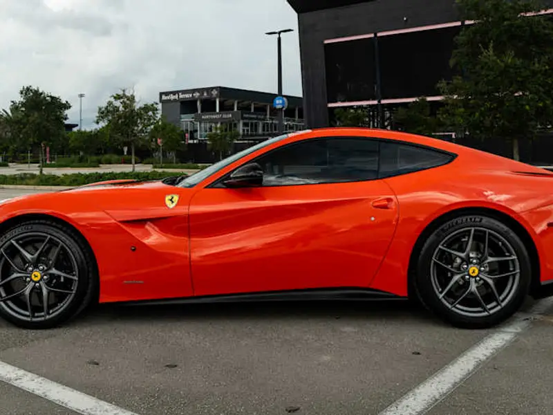 2014 Ferrari F12 — photo 2 of 8