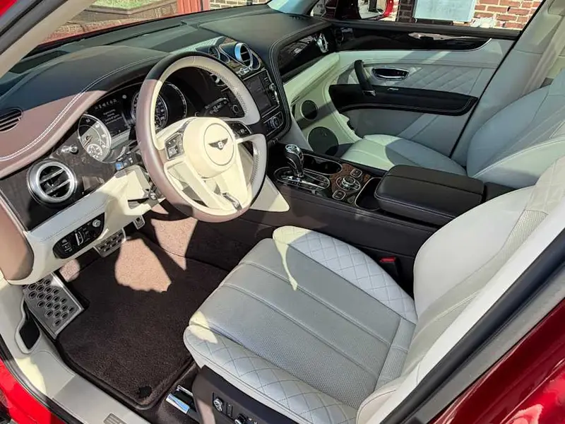 2017 Bentley Bentayga — photo 6 of 8