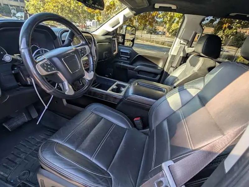 2015 GMC Sierra 2500HD Denali — photo 6 of 8