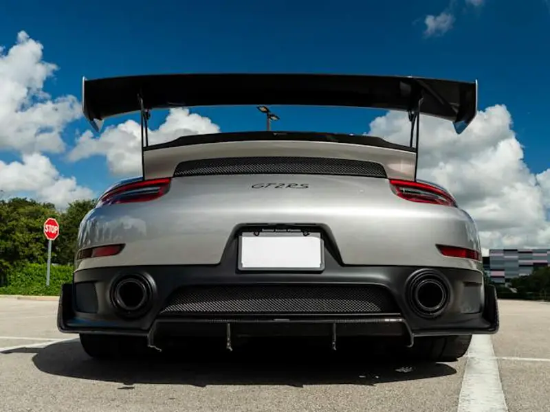 2018 Porsche 911 GT2 RS — photo 5 of 8