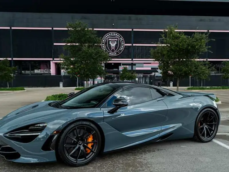 2023 McLaren 720S — photo 7 of 8