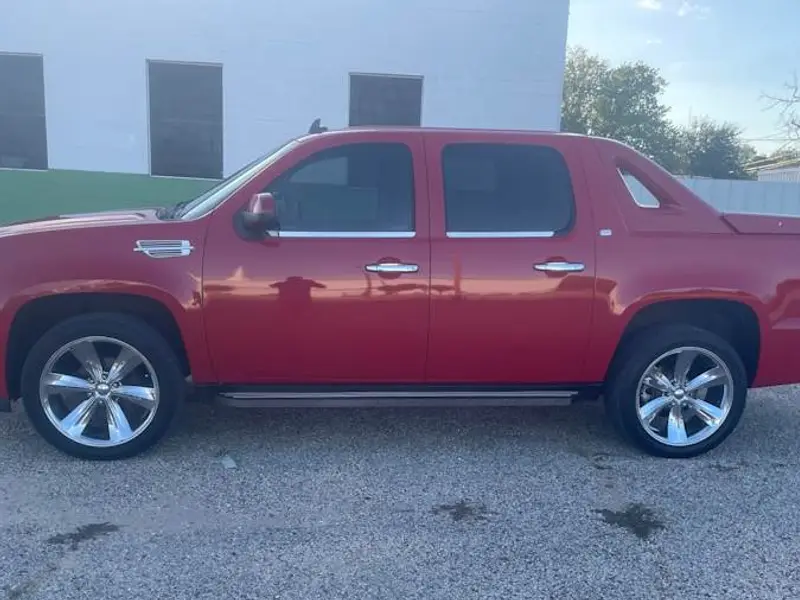 2008 Chevrolet Avalanche — photo 2 of 8