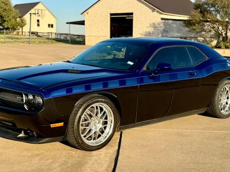 2010 Dodge Challenger SRT-8 — photo 1 of 8