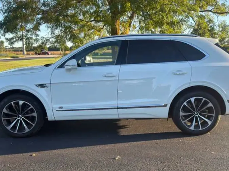 2018 Bentley Bentayga — photo 1 of 5