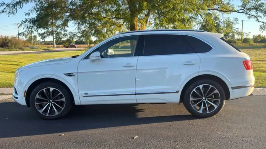 White 2018 Bentley Bentayga