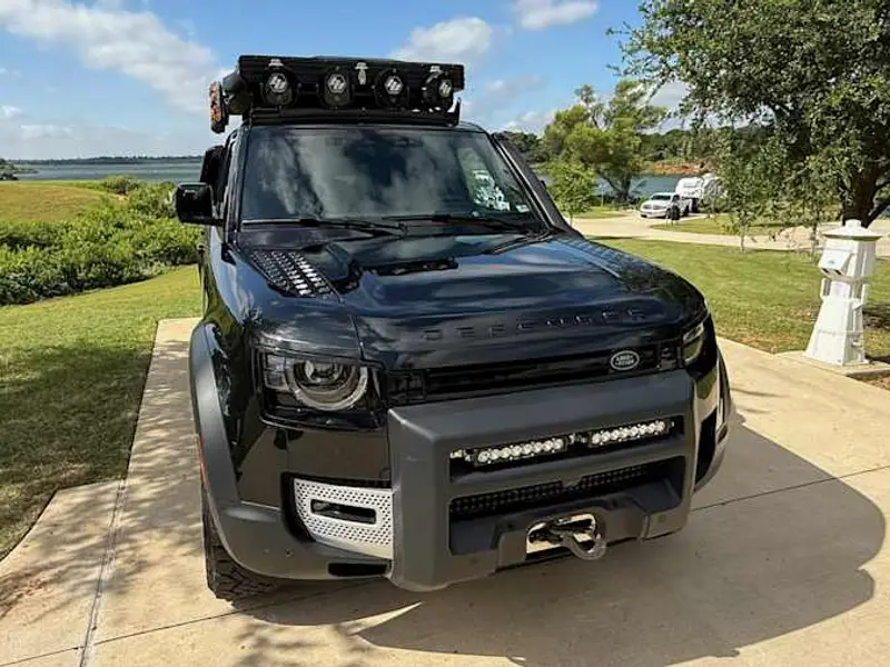 2023 Land Rover Defender 110 S Trek Edition — photo 8 of 8