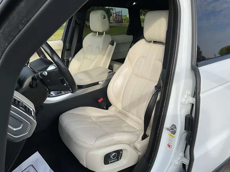 2017 Land Rover Range Rover Sport HSE — photo 4 of 8