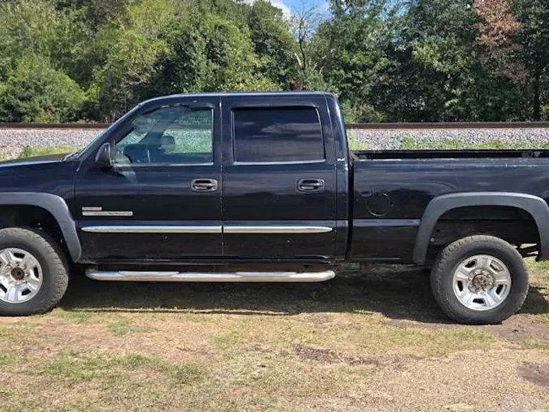 2004 GMC Sierra 2500HD SLE — photo 2 of 8