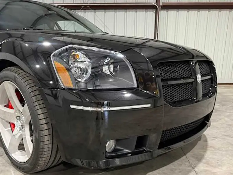 2006 Dodge Magnum SRT-8 — photo 6 of 8