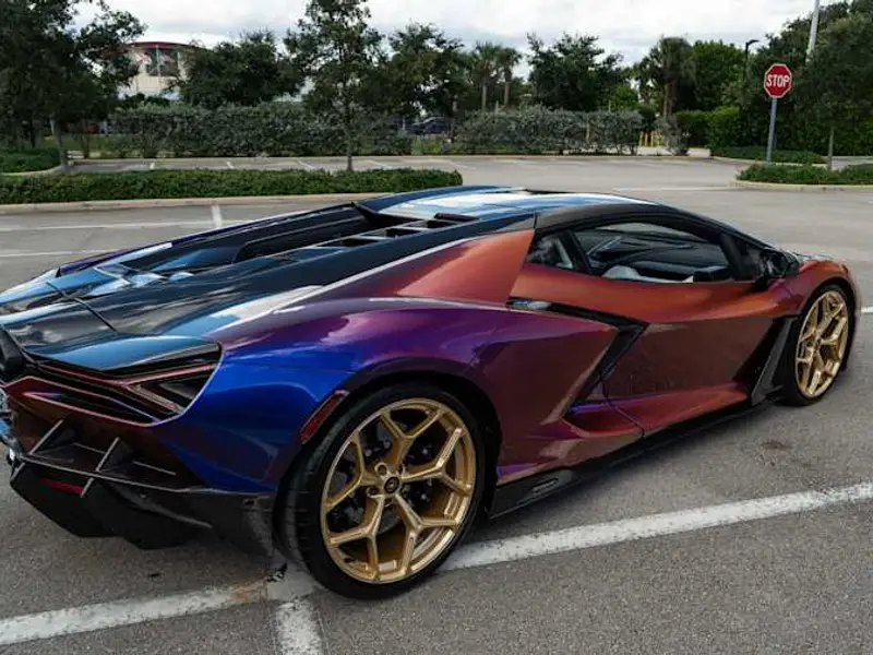 2025 Lamborghini Revuelto — photo 3 of 8