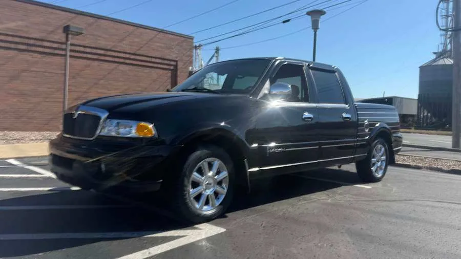 Black 2002 Lincoln Blackwood