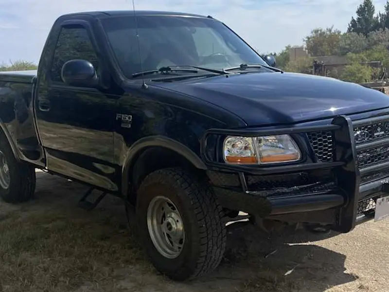 2002 Ford F-150 XLT — photo 5 of 8