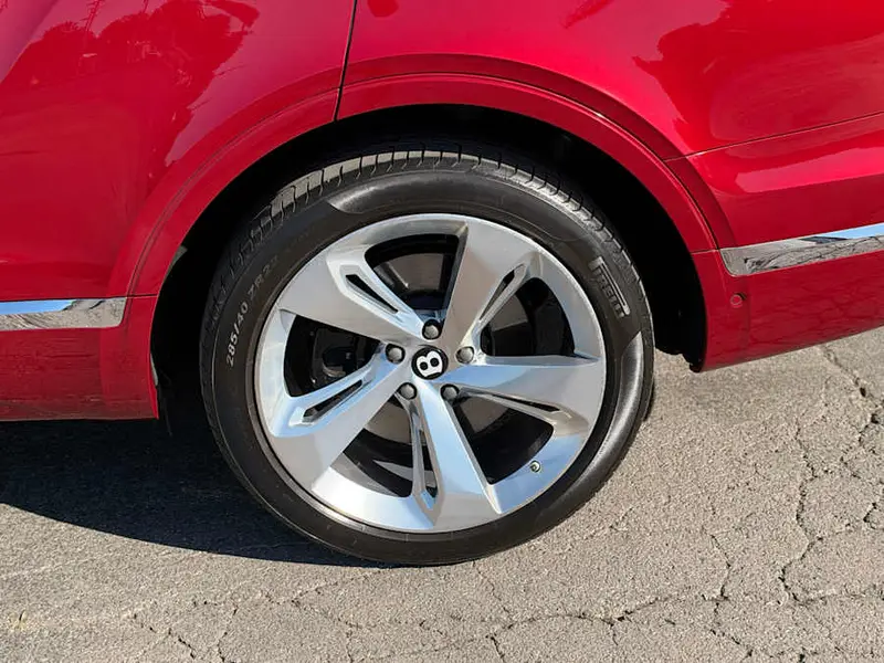 2017 Bentley Bentayga — photo 5 of 8