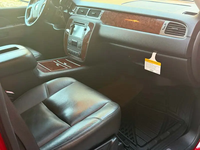 2010 Chevrolet Avalanche LTZ — photo 5 of 8