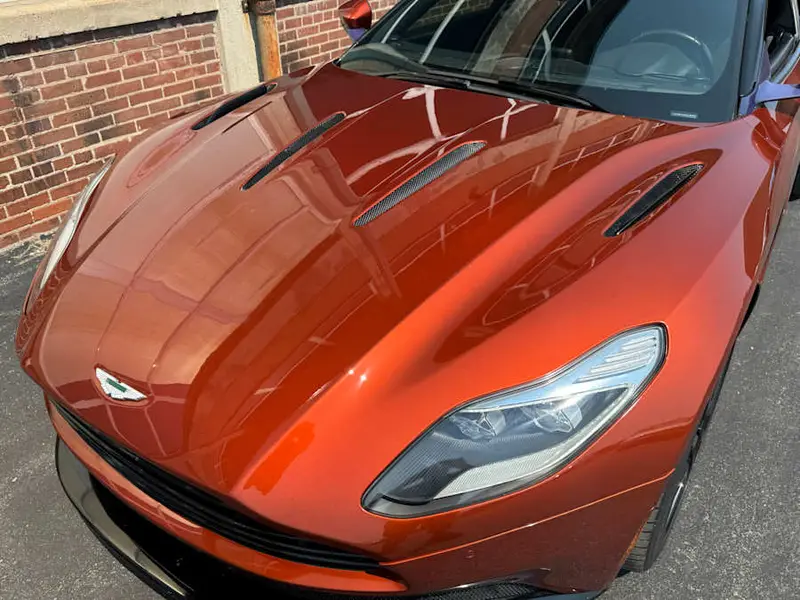 2017 Aston Martin DB11 — photo 4 of 8