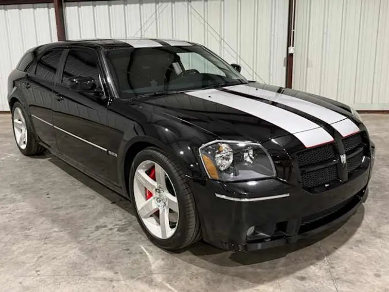 2006 Dodge Magnum SRT-8 — photo 4 of 8