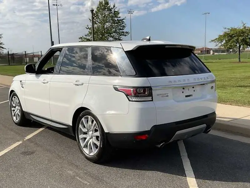 2017 Land Rover Range Rover Sport HSE — photo 3 of 8