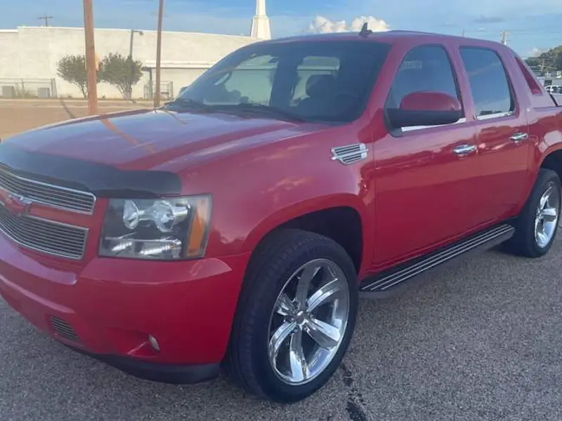 2008 Chevrolet Avalanche — photo 1 of 8
