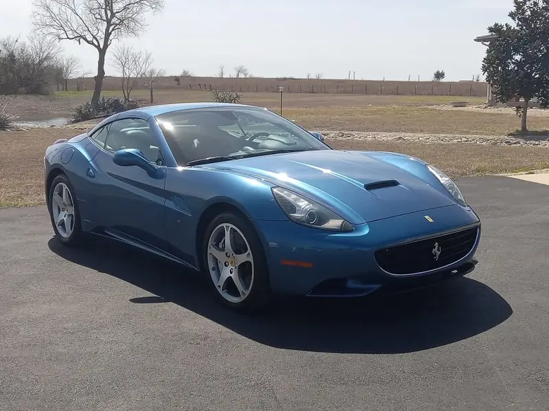 2011 Ferrari California — photo 5 of 8