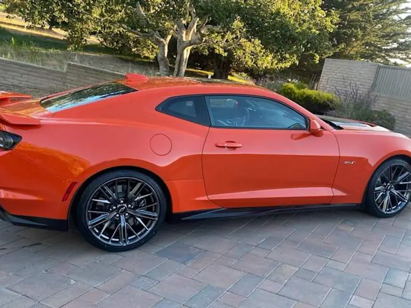 2019 Chevrolet Camaro ZL1 — photo 2 of 8