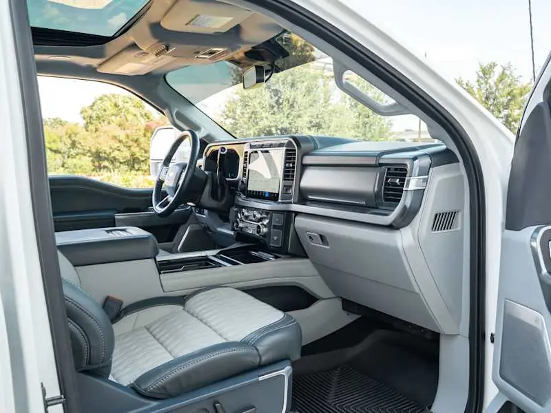 2024 Ford F-250 Custom — photo 7 of 8