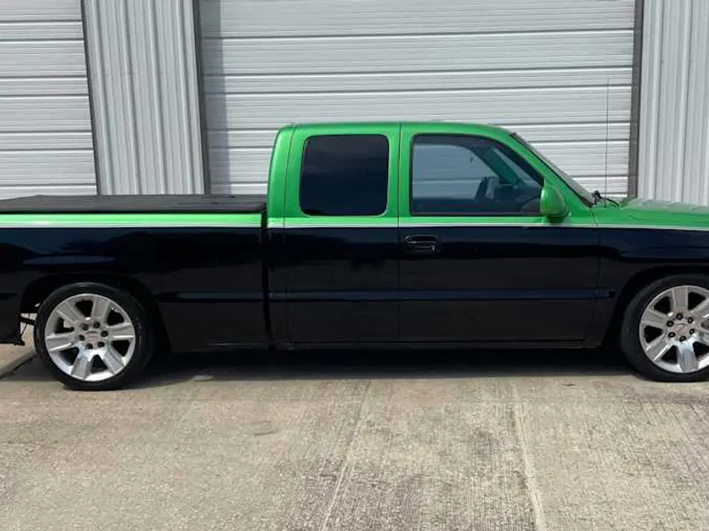 2006 GMC Sierra — photo 2 of 8