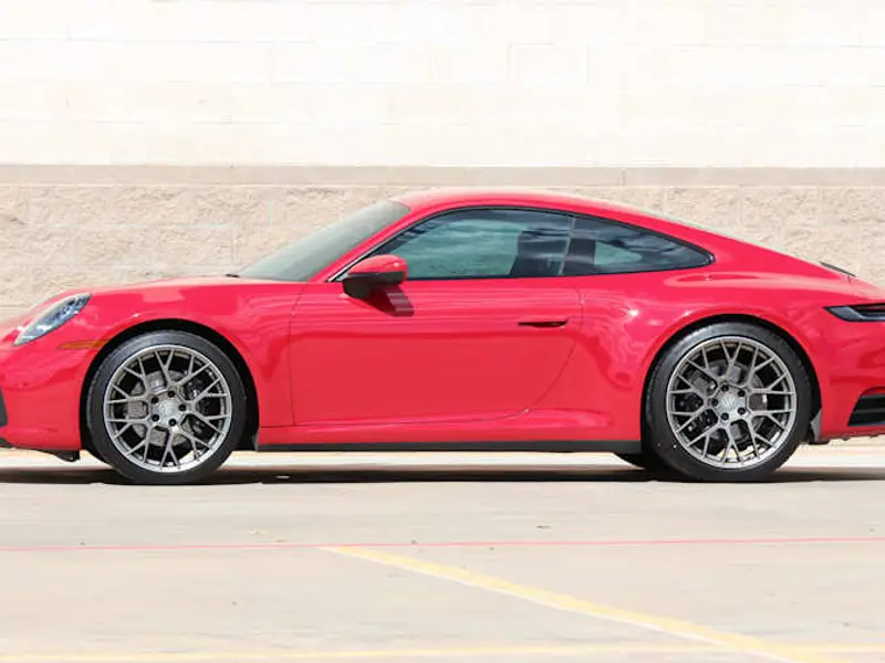2023 Porsche 911 Carrera 4 — photo 2 of 8