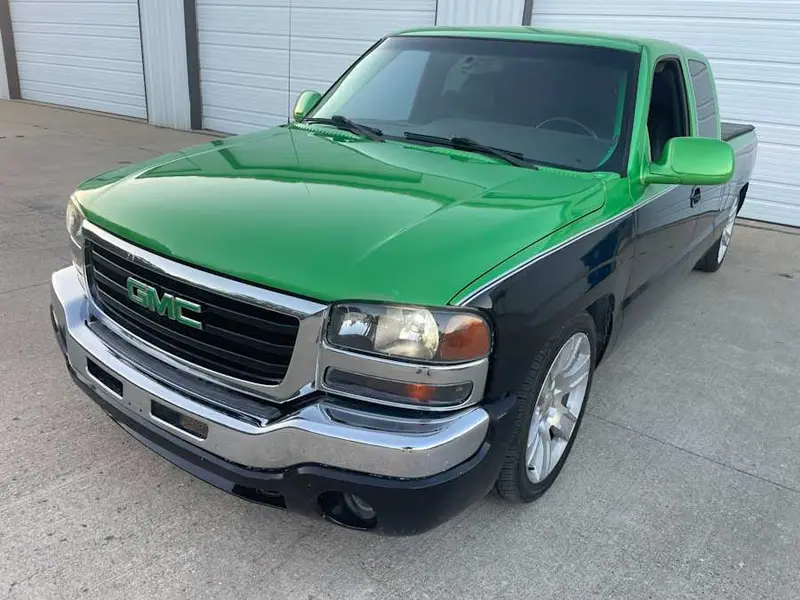 2006 GMC Sierra — photo 6 of 8