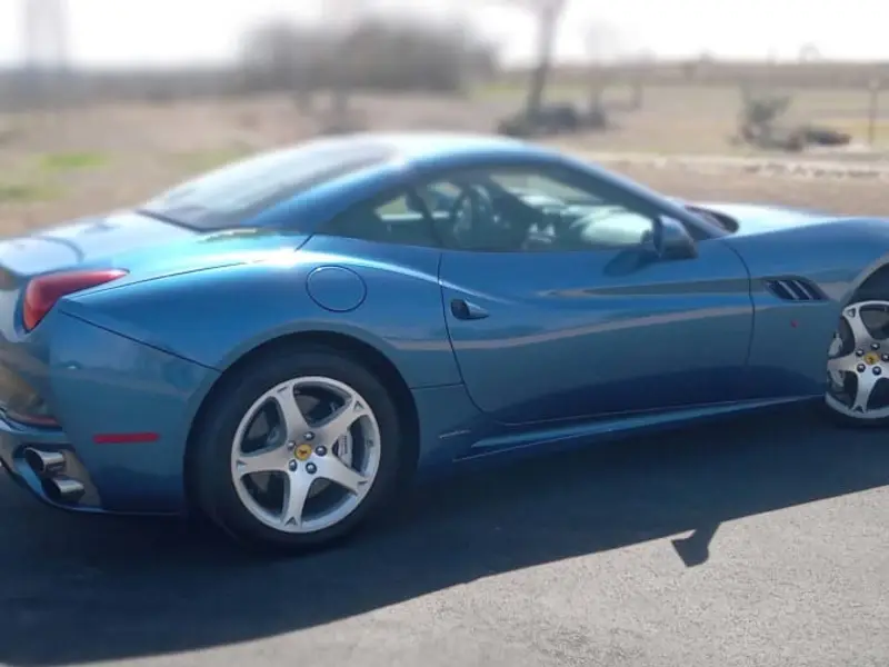 2011 Ferrari California — photo 2 of 8