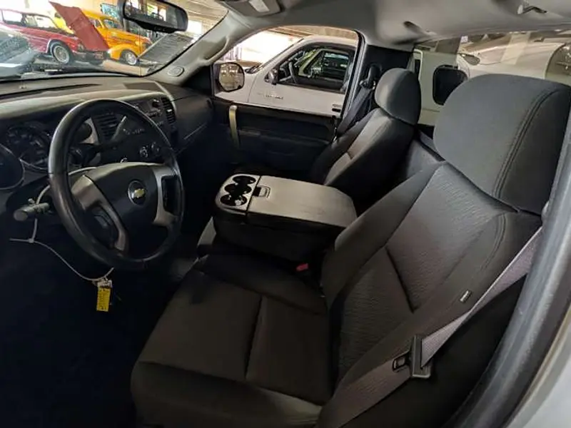 2011 Chevrolet Silverado — photo 5 of 8
