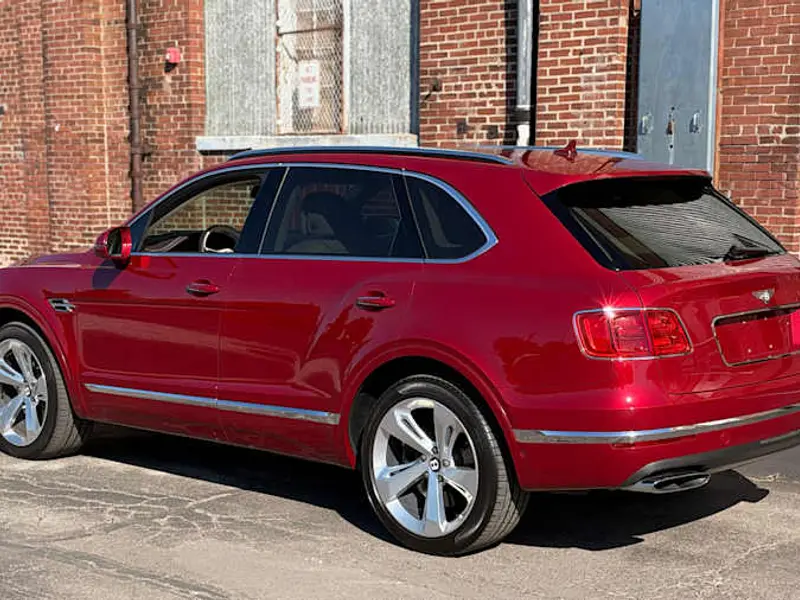 2017 Bentley Bentayga — photo 3 of 8