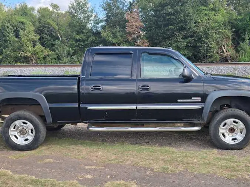 2004 GMC Sierra 2500HD SLE — photo 6 of 8