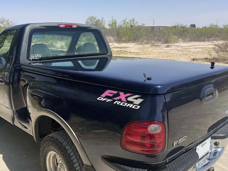 2002 Ford F-150 XLT — photo 6 of 8