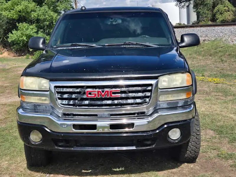 2004 GMC Sierra 2500HD SLE — photo 3 of 8