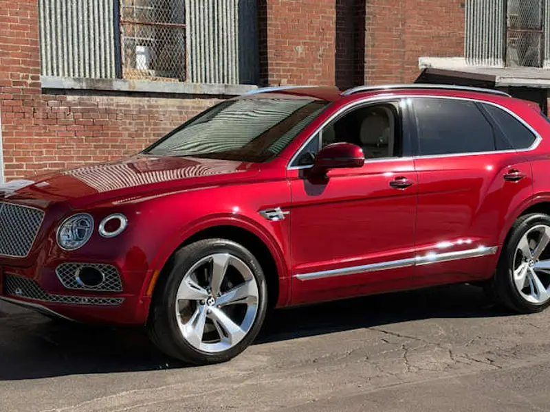 2017 Bentley Bentayga — photo 1 of 8