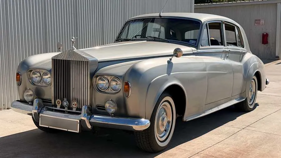 Silver 1965 Rolls-Royce Silver Cloud III