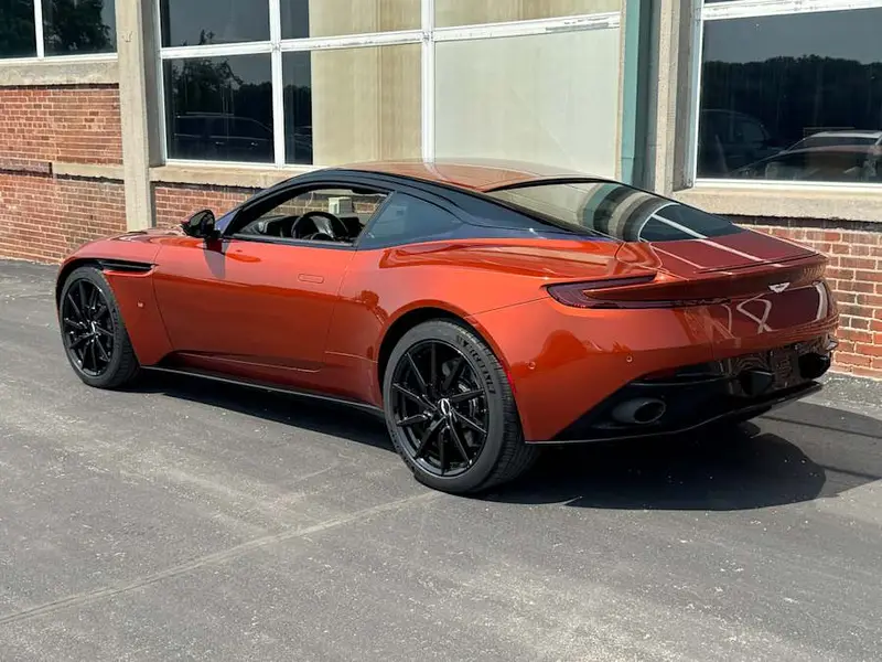 2017 Aston Martin DB11 — photo 3 of 8