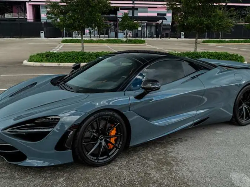 2023 McLaren 720S — photo 1 of 8