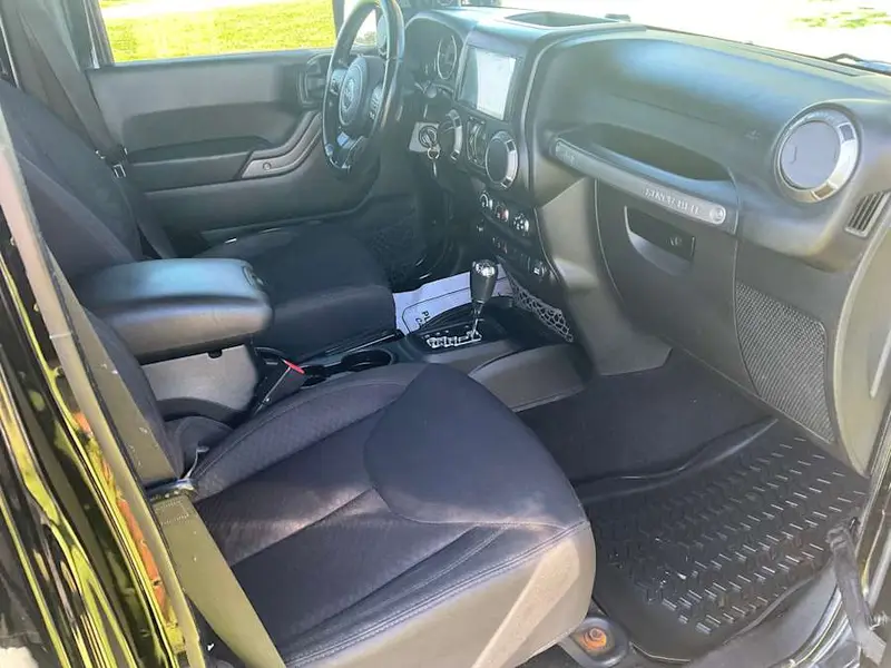 2013 Jeep Wrangler Unlimited Sport — photo 6 of 8