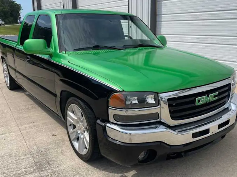 2006 GMC Sierra — photo 1 of 8