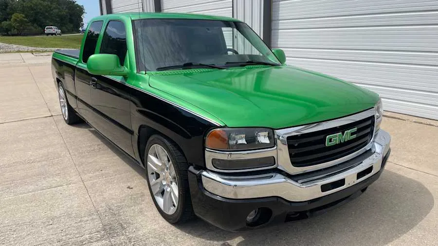 Black/Green 2006 GMC Sierra
