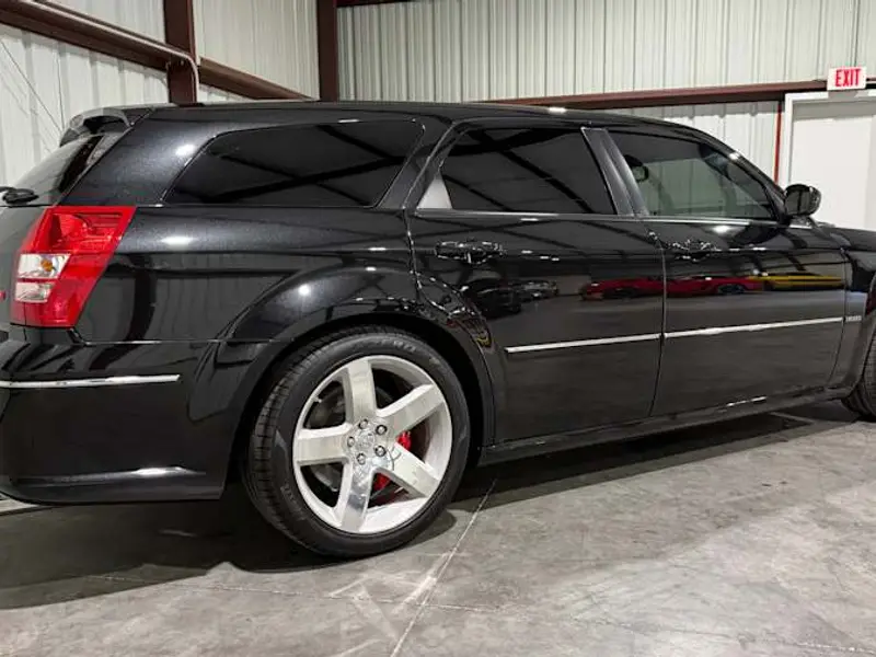 2006 Dodge Magnum SRT-8 — photo 3 of 8