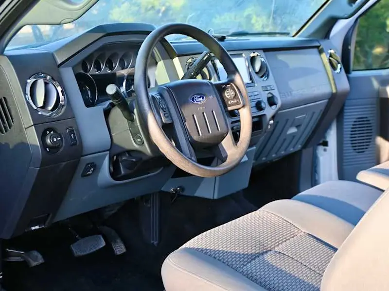 2016 Ford F-350 XP Camper — photo 7 of 8