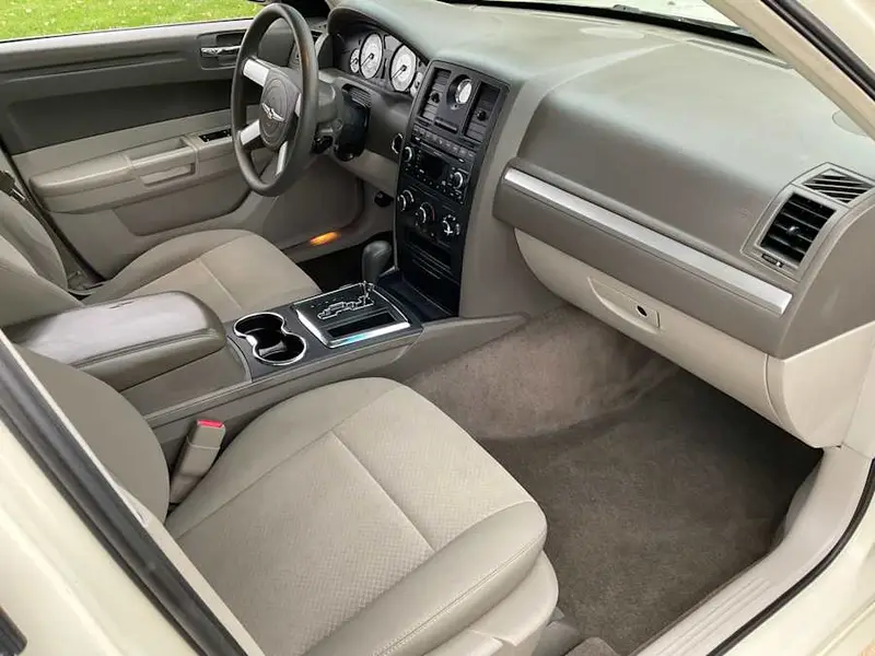 2008 Chrysler 300 LX — photo 7 of 8