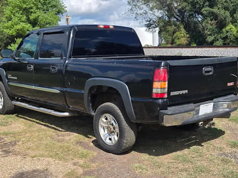 2004 GMC Sierra 2500HD SLE — photo 5 of 8